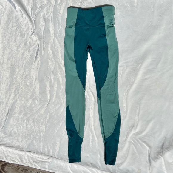 NEW lululemon Wake & Train Tight 28" - Picture 6 of 10